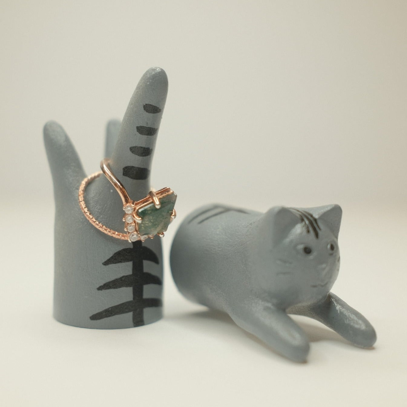 Jumping Cat Ring Stand