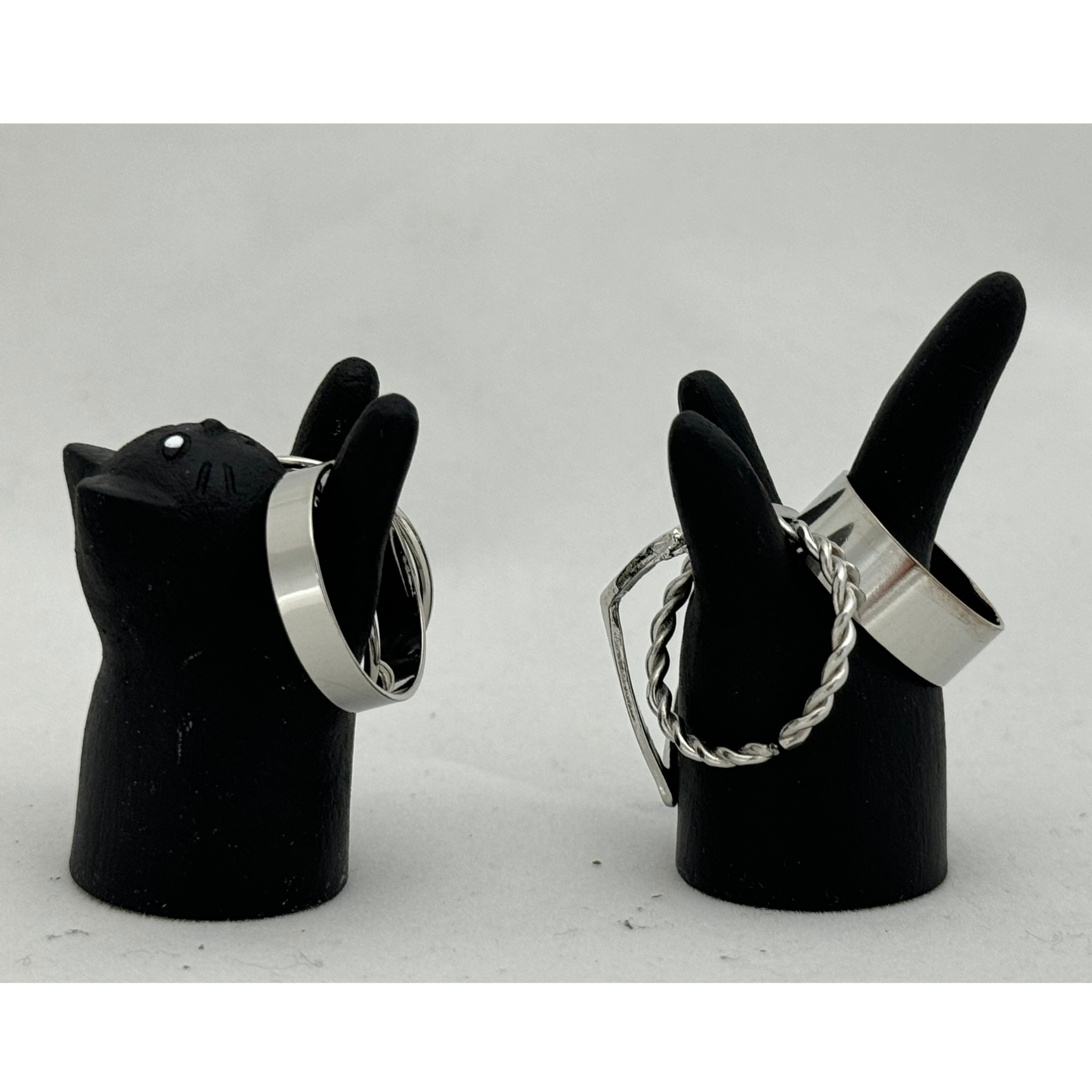 Jumping Cat Ring Stand